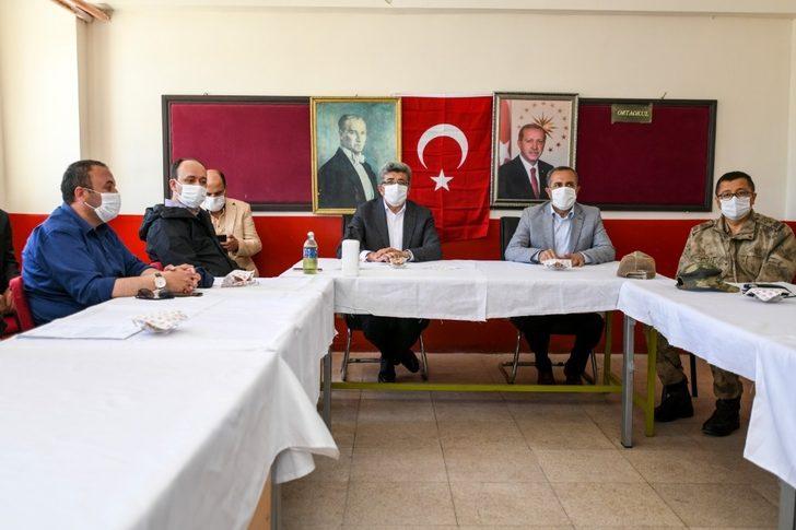 Vali Bilmez, deprem bölgesindeki muhtarlarla bir araya geldi G2