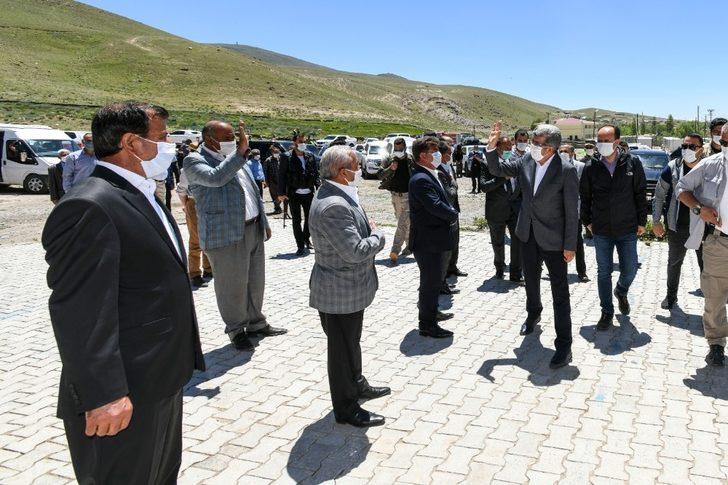 Vali Bilmez, deprem bölgesindeki muhtarlarla bir araya geldi G3