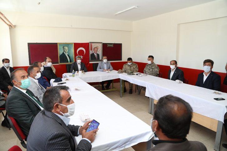 Vali Bilmez, deprem bölgesindeki muhtarlarla bir araya geldi G4