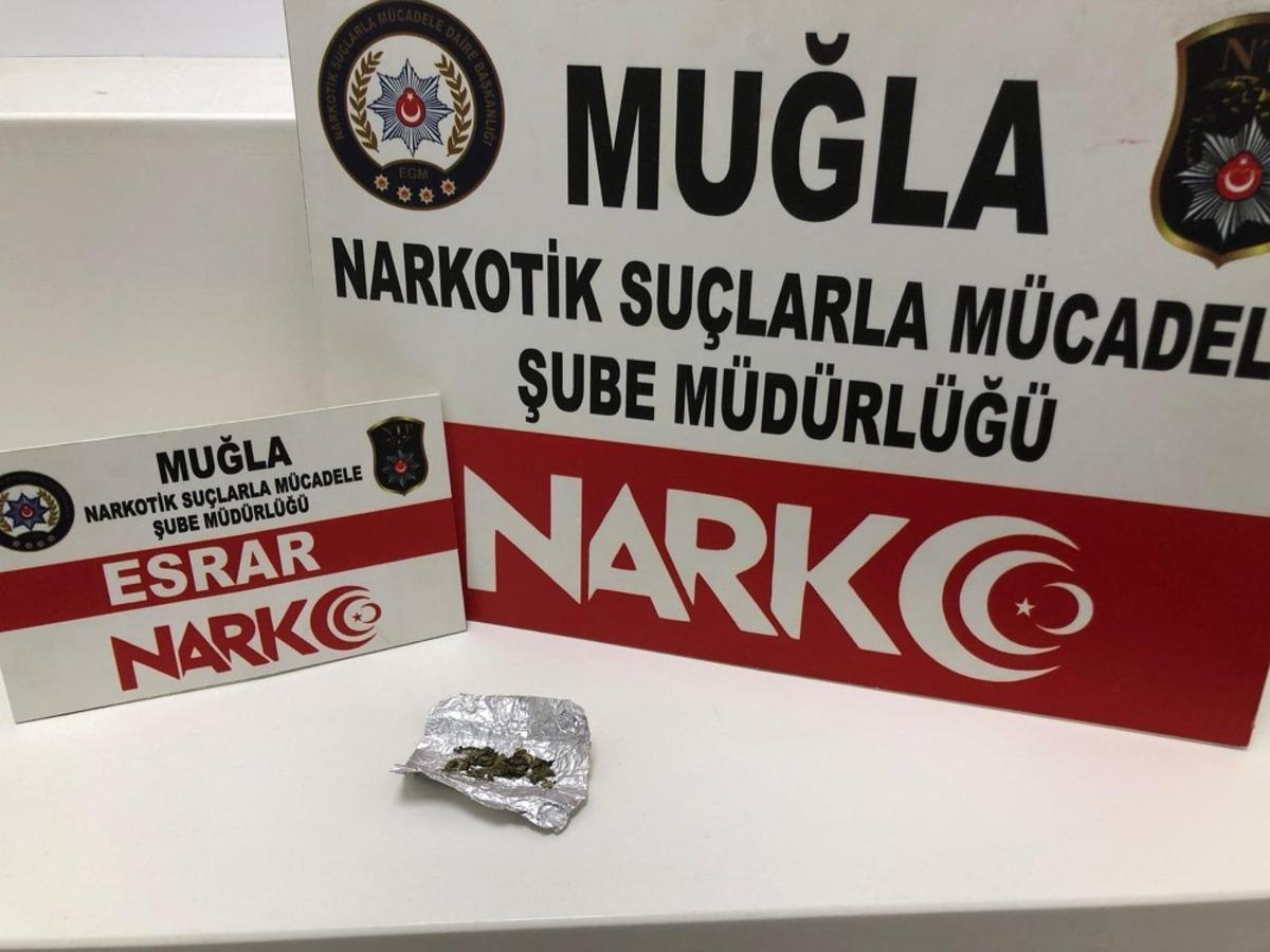 Hediyelik &ccedil;anta i&ccedil;inde uyuşturucu ka&ccedil;ak&ccedil;ılığı