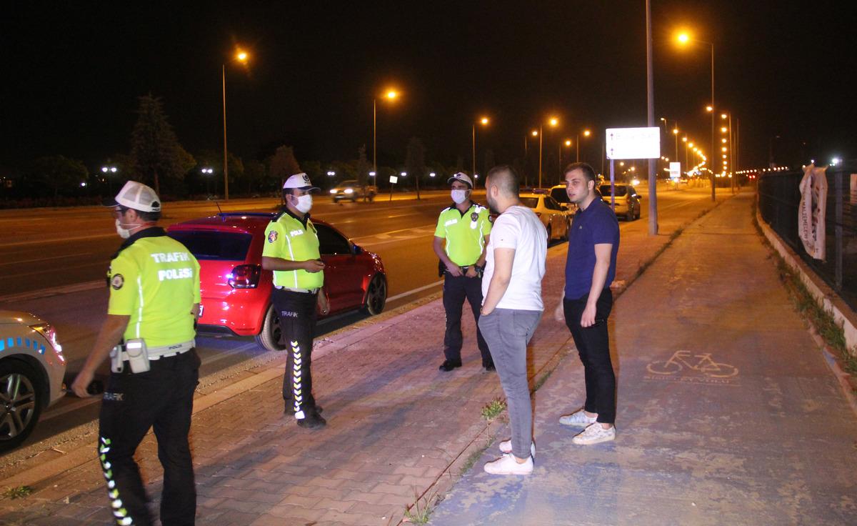 Alkoll&uuml; s&uuml;r&uuml;c&uuml; baltayı taşa vurdu! 70 kilometrelik kovalamaca sonrası yakalandı