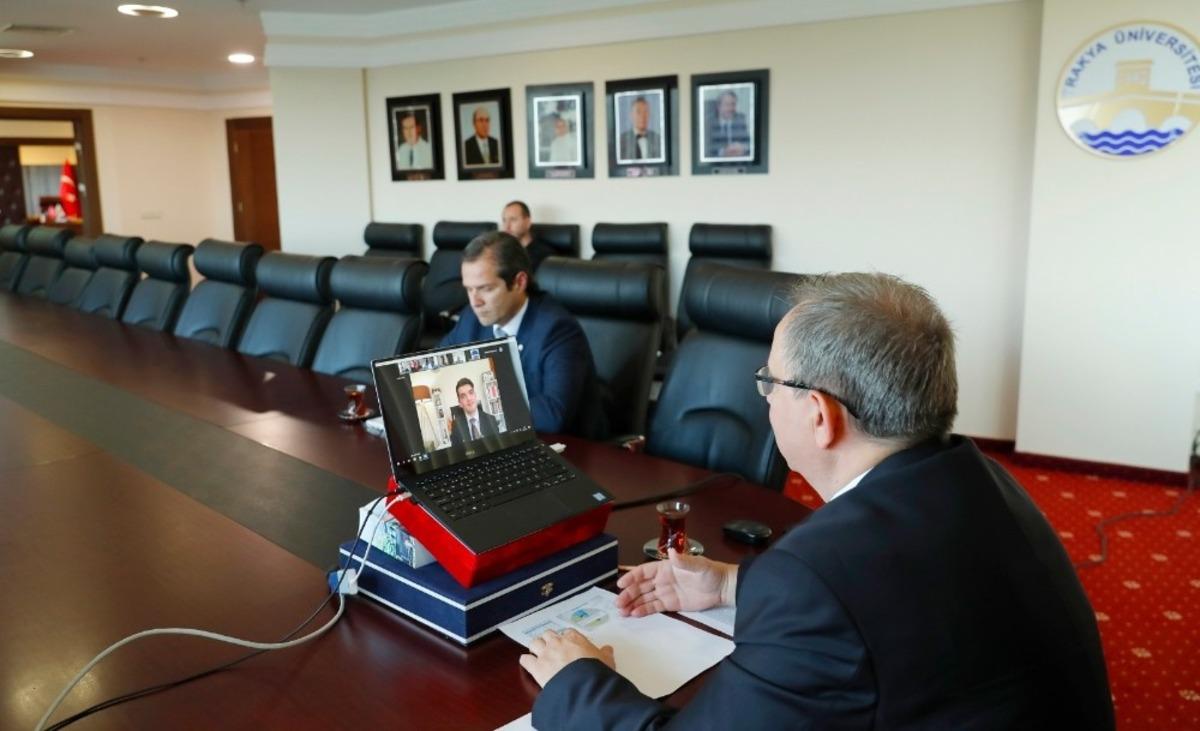 Rekt&ouml;r Tabakoğlu, Kuzey Makedonyalı &ouml;ğrencilerle dijital ortamda buluştu