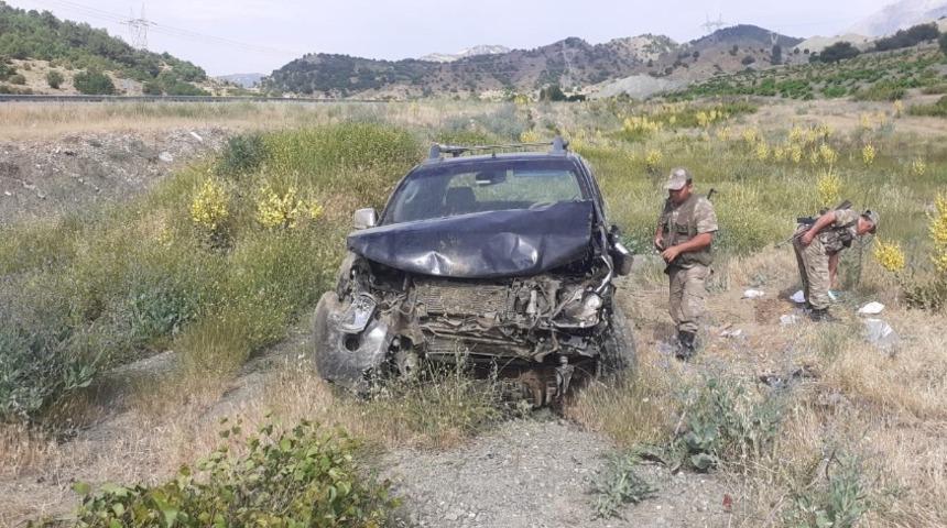 Takla atan hafif ticari aracın s&uuml;r&uuml;c&uuml;s&uuml; ağır yaralandı