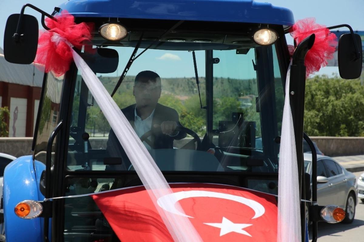 G&ouml;lbaşi Zirat Odasi&rsquo;na trakt&ouml;r hediye edildi