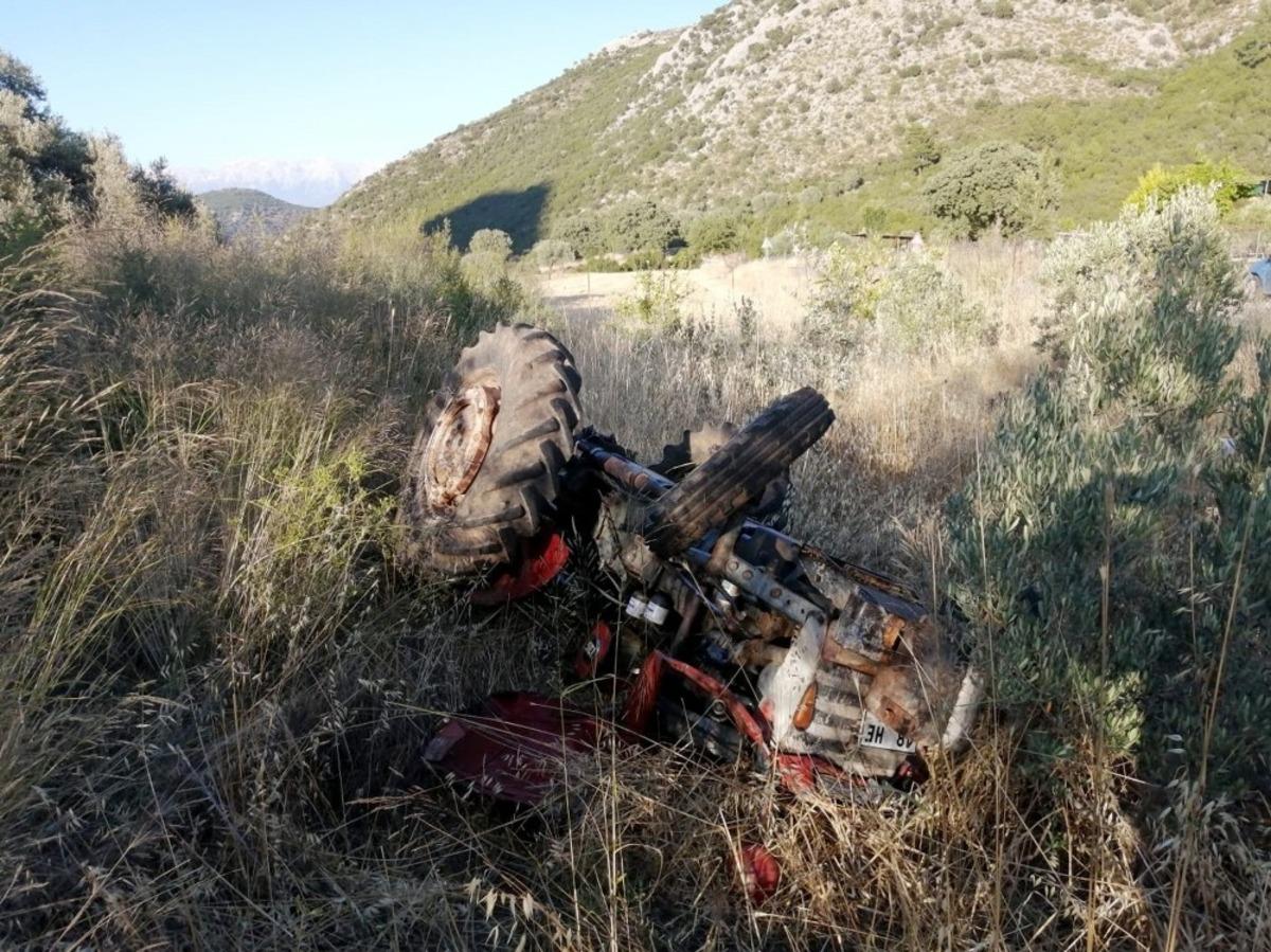 Seydikemer&rsquo;de trakt&ouml;r devrildi: 1 &ouml;l&uuml;, 1 yaralı