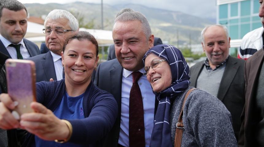 Başkan B&ouml;cek anketten en başarılı ikinci başkan &ccedil;ıktı