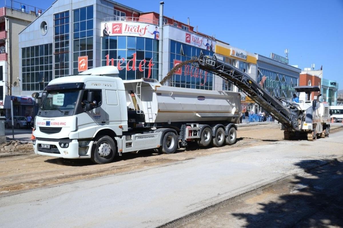 Belediye, Melikgazi Caddesinde d&uuml;zenleme &ccedil;alışmalarına başladı