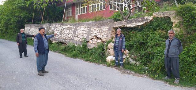 Muhtar Tanrıverdi, tehlike arz eden duvarın yapılmasını istedi