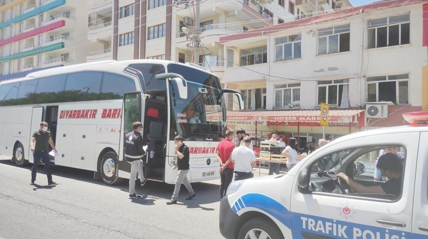 Silvan&rsquo;da otob&uuml;slerde korona vir&uuml;s denetimi