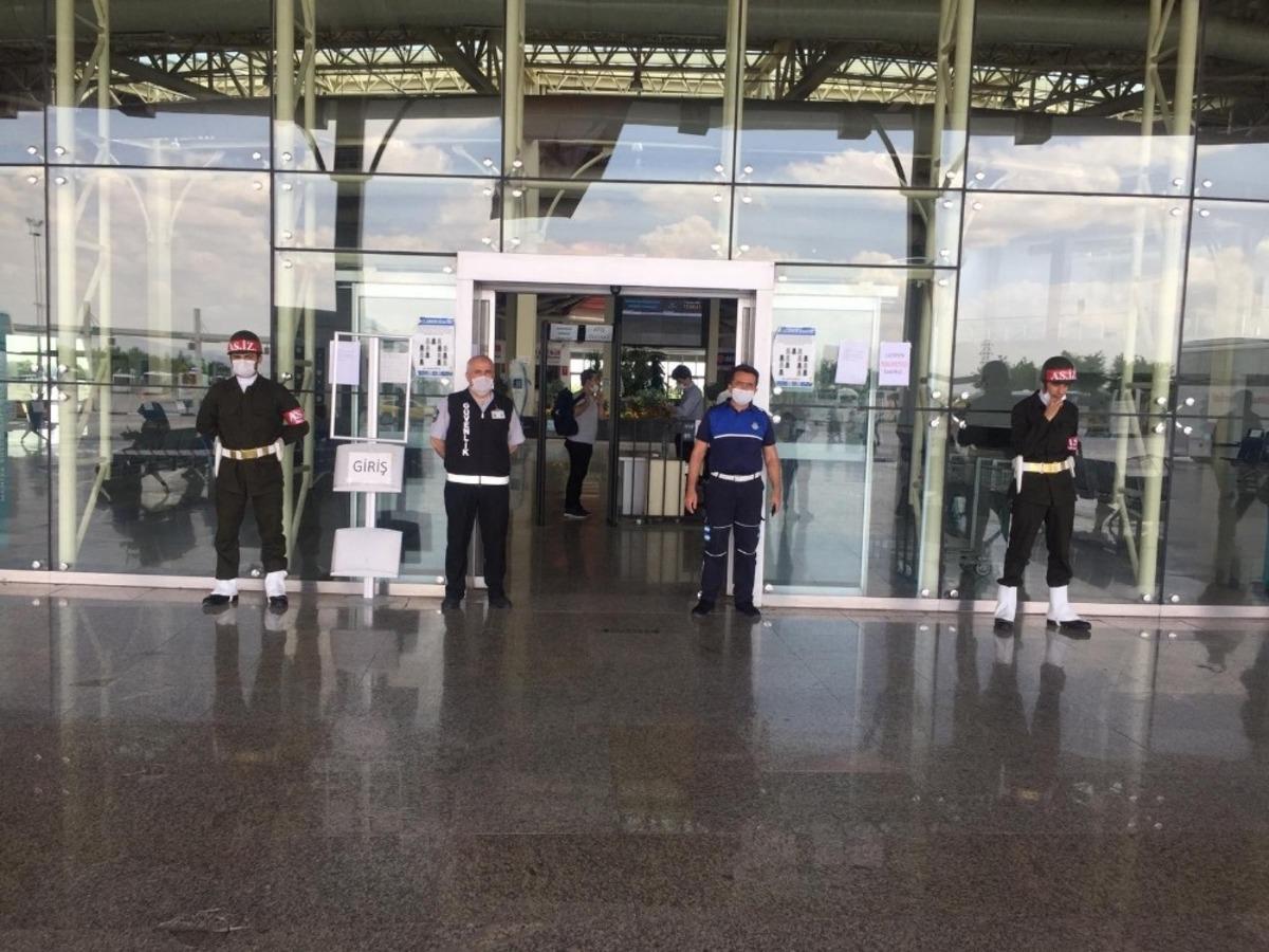 Mehmet&ccedil;ikler b&uuml;y&uuml;kşehir tarafından birliklerine ulaştırıldı