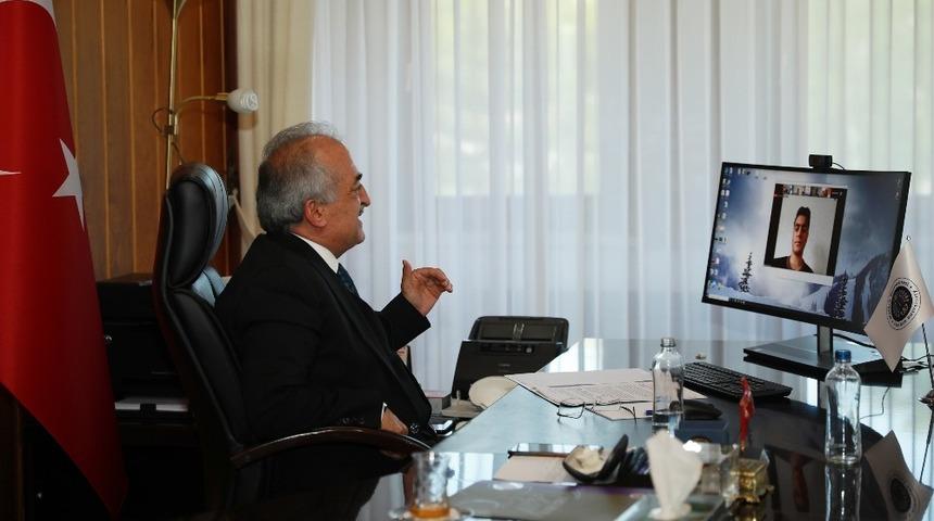 Rekt&ouml;r &Ccedil;omaklı, &uuml;niversiteli adaylarıyla bir araya geldi