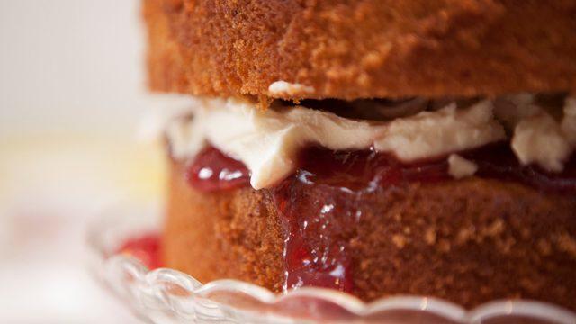 Pandispanya keki tarifi: Yumuşacık pasta keki bakın nasıl yapılıyor!