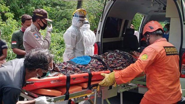 Endonezya’da kuyuda mahsur kalan İngiliz turist 6 gün sonra kurtarıldı