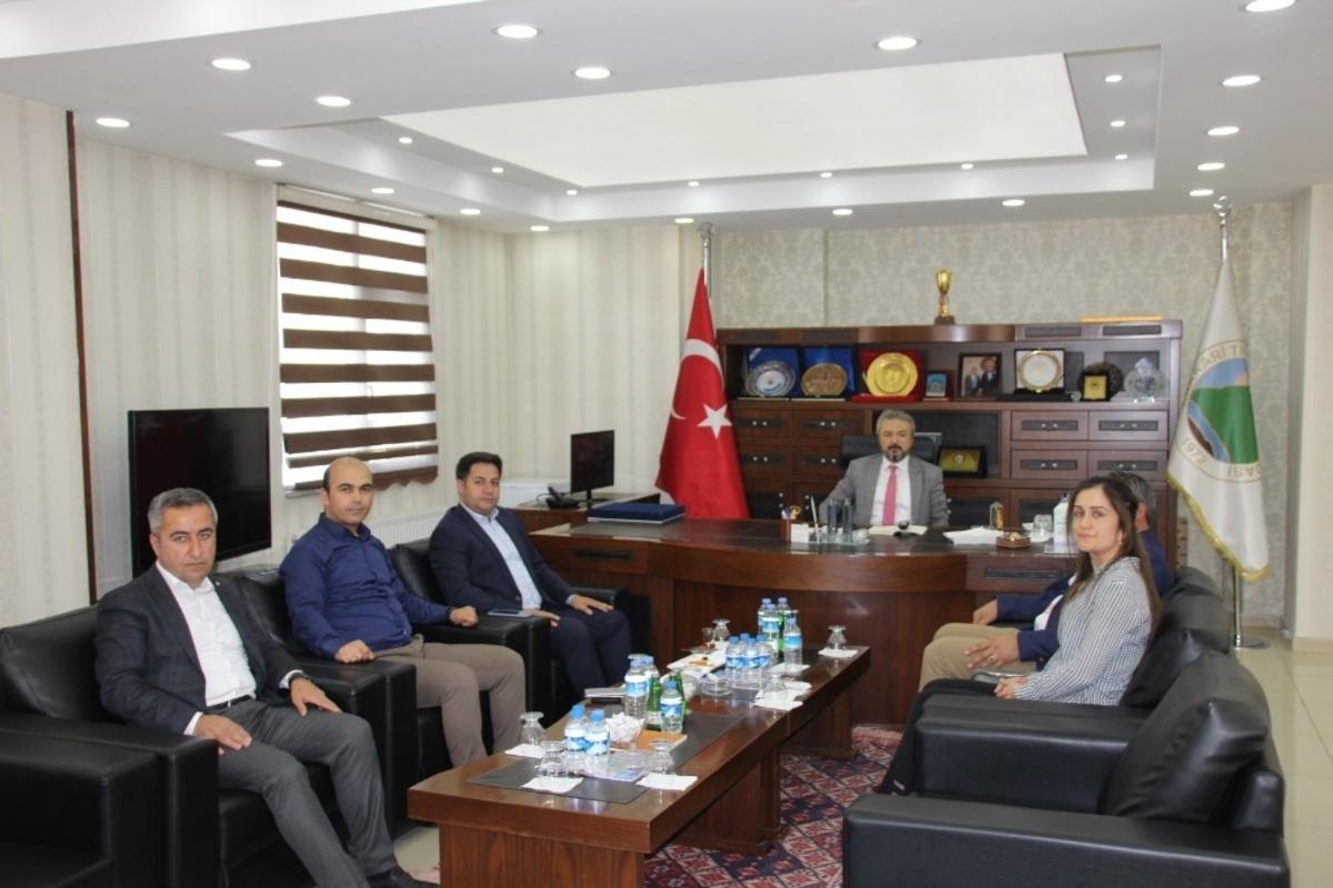 HATSO&rsquo;dan Halkbank Hakkari Şubesine plaket