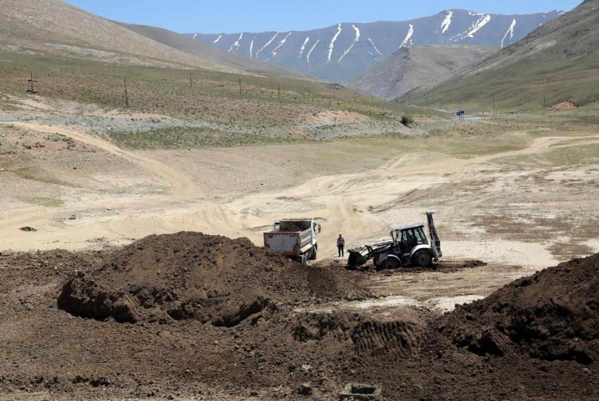 Van&rsquo;da yarım asırdır susuz olan mahalle suya kavuşuyor