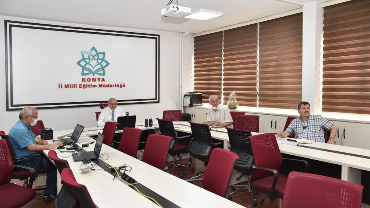 Konya&rsquo;da il&ccedil;e milli  eğitim m&uuml;d&uuml;rleri toplantısı ger&ccedil;ekleştirildi