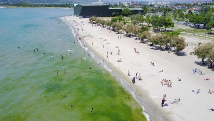 İstanbul'da plaja akın ettiler: Kum bizi korur G3