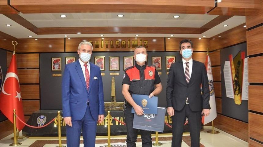 Ayın polislerine &ouml;d&uuml;l