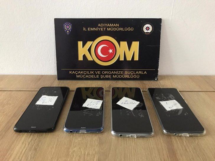 Kaçak cep telefonları ve nargile tütünü ele geçirildi G1