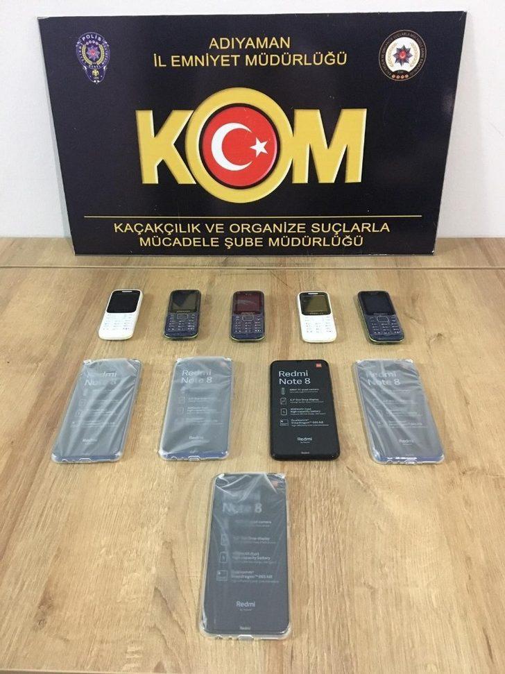 Kaçak cep telefonları ve nargile tütünü ele geçirildi G3