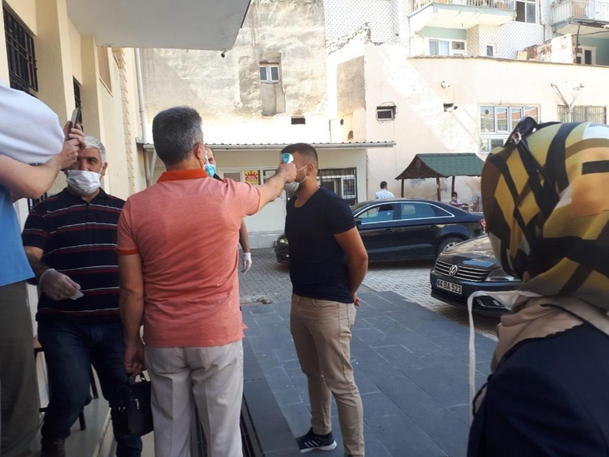 Korona s&uuml;recinde tedbirli sınav