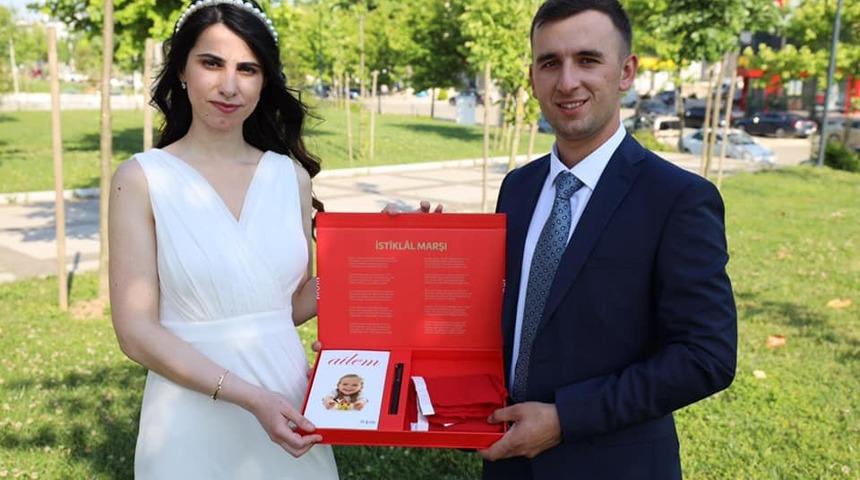 Başkan &Ouml;zl&uuml;&rsquo;den gen&ccedil; &ccedil;ifte s&uuml;rpriz hediye