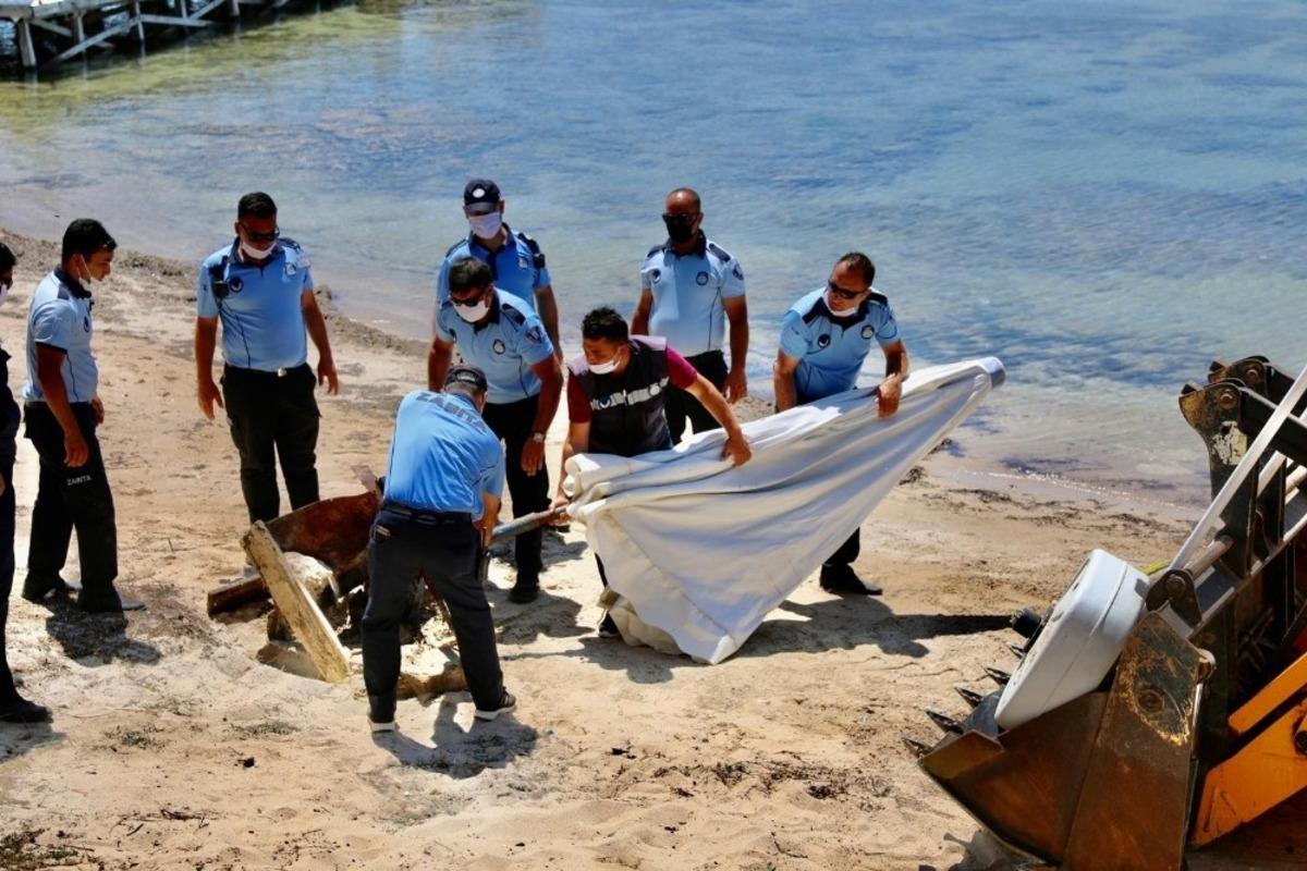 Didim&rsquo;de ka&ccedil;ak yapılar yıkıldı