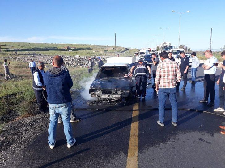 Seyir halindeki araç alev alev yandı G1