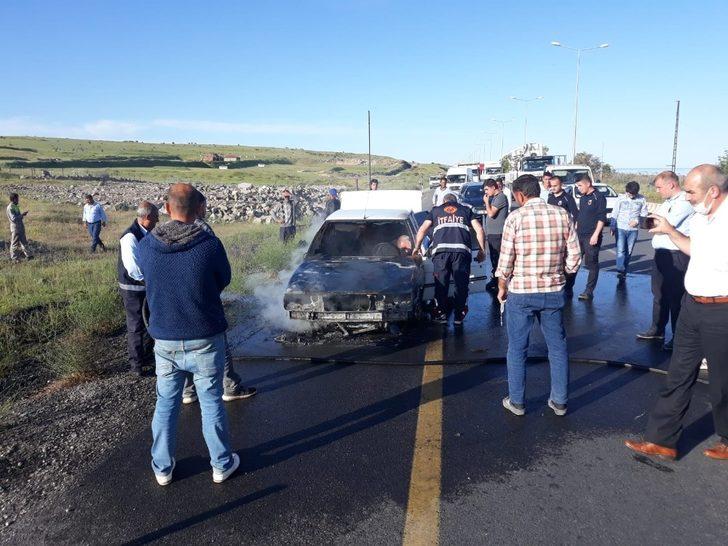 Seyir halindeki araç alev alev yandı G2