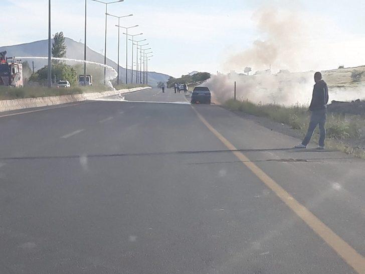 Seyir halindeki araç alev alev yandı G3