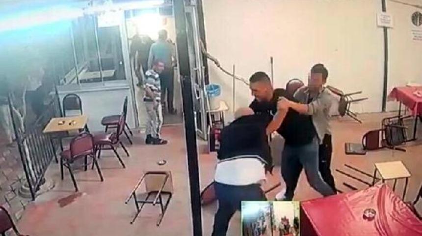 Bıçaklı saldırıya sandalye ile karşı koymaya çalışmış