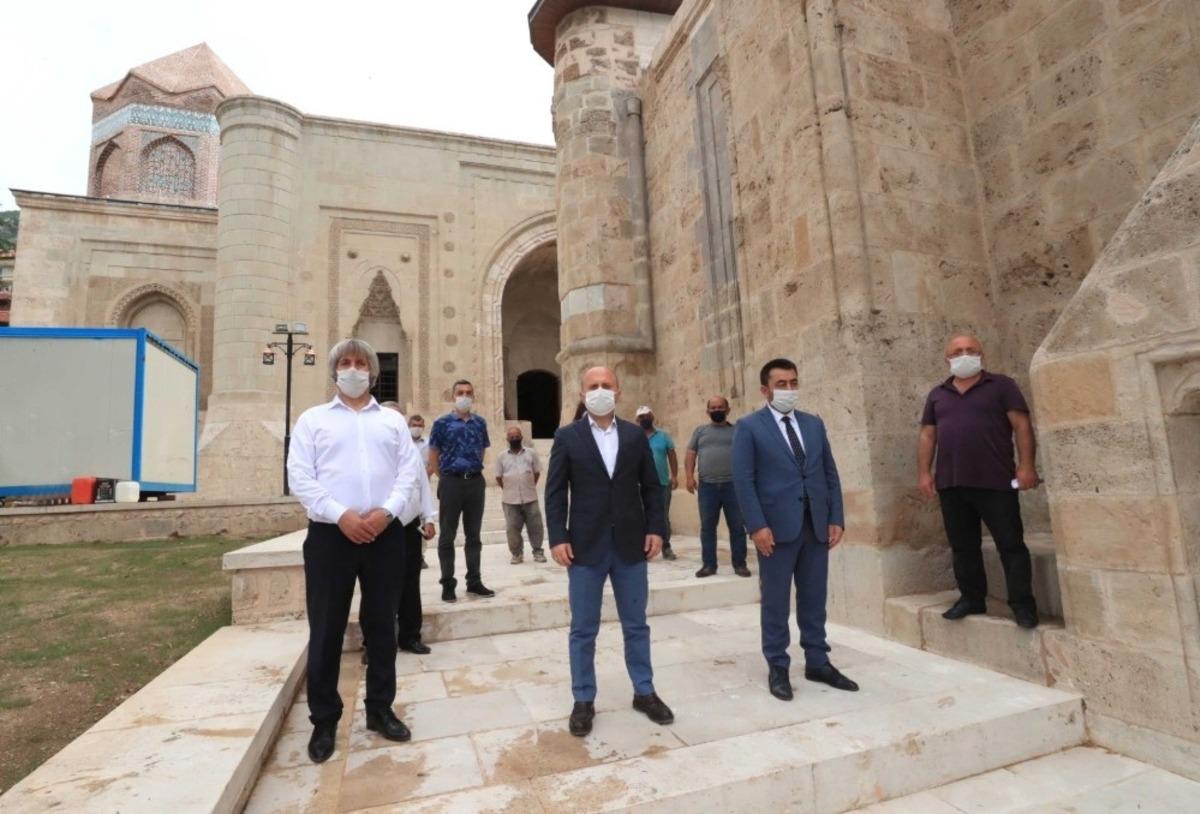 G&ouml;kmedrese Camii ile Torumtay T&uuml;rbesi&rsquo;ndeki restorasyon tamamlandı