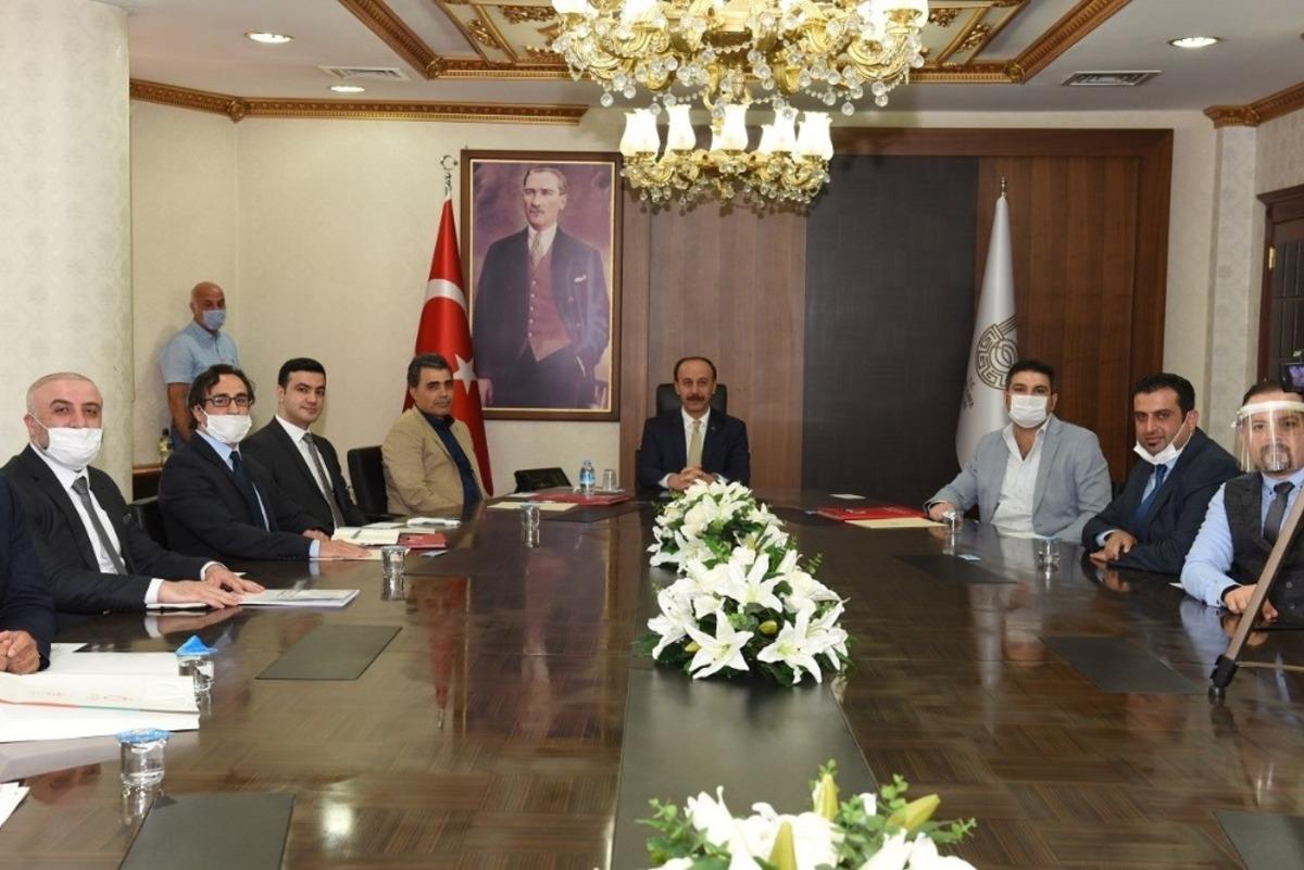 Ak&ccedil;akale&rsquo;de yol yapım &ccedil;alışmaları aralıksız devam ediyor