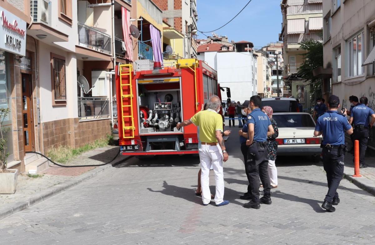 Denizli'de babasına &ouml;fkelenen gen&ccedil; evi ateşe verdi