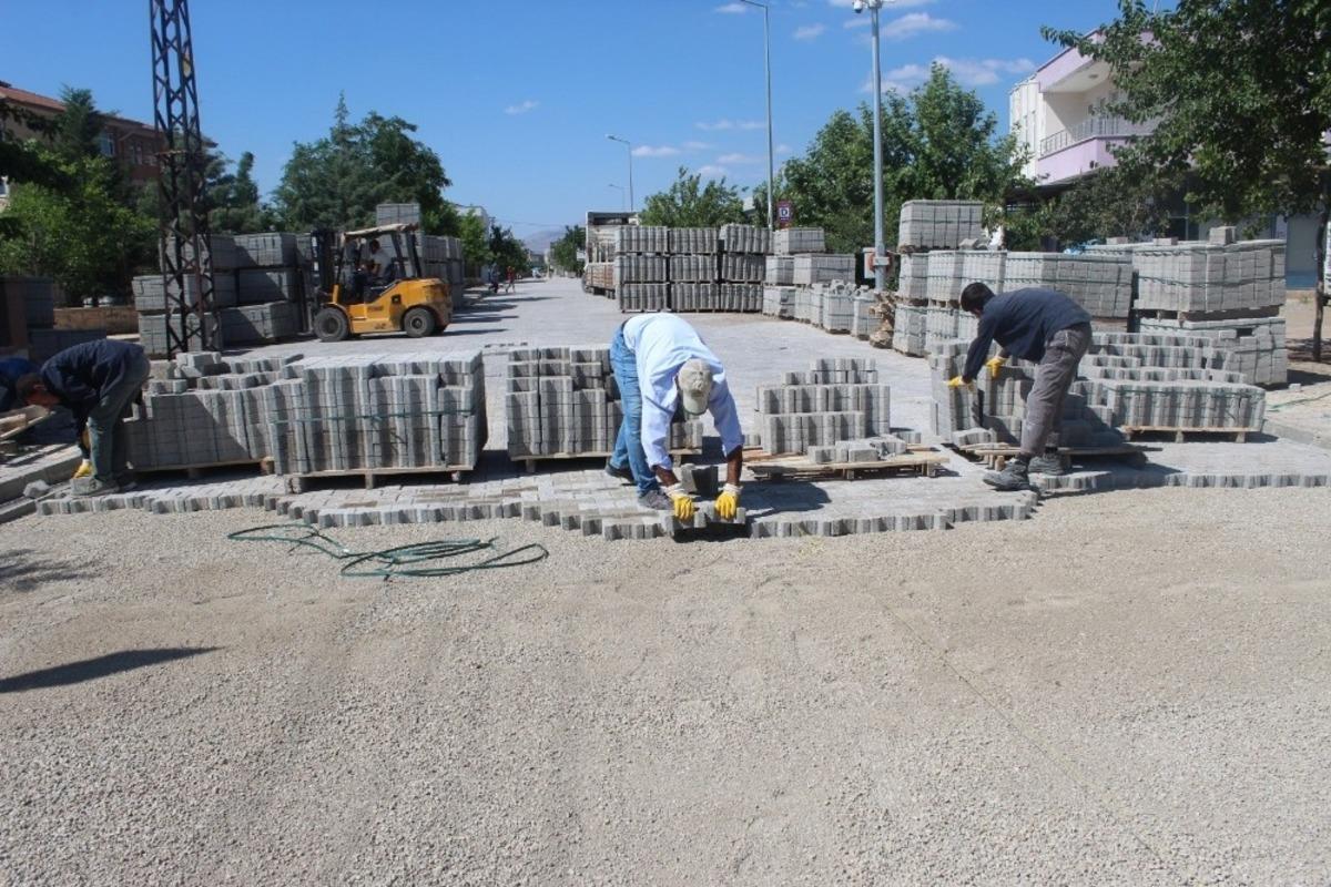 Kahta&rsquo;da yolların &ccedil;ehresi değişiyor