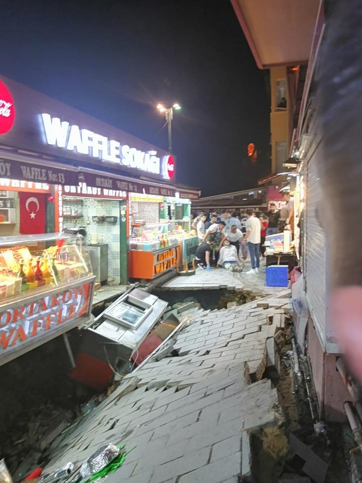 Ortaköy'de kumpircilerin olduğu sokakta çökme G2