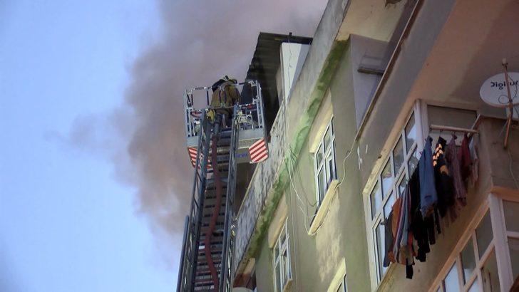 Esenler'de korkutan yangın! Vatandaş sokağa döküldü G1