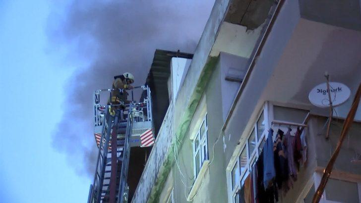 Esenler'de korkutan yangın! Vatandaş sokağa döküldü G3