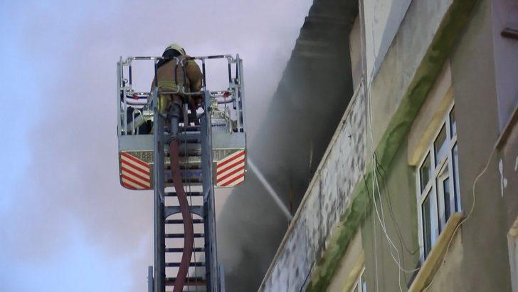 Esenler'de korkutan yangın! Vatandaş sokağa döküldü G4