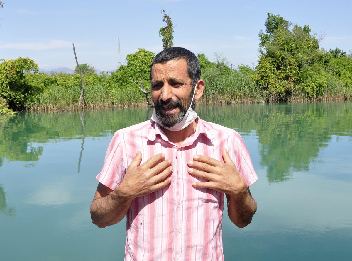 Her g&uuml;n oğlunun boğulduğu yere gelip g&ouml;zyaşı d&ouml;k&uuml;yor