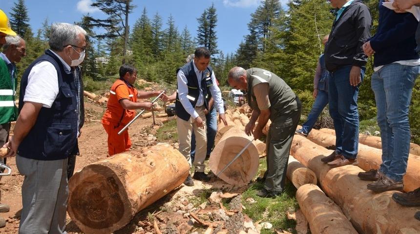 Akduman, &uuml;retim sahalarını inceledi