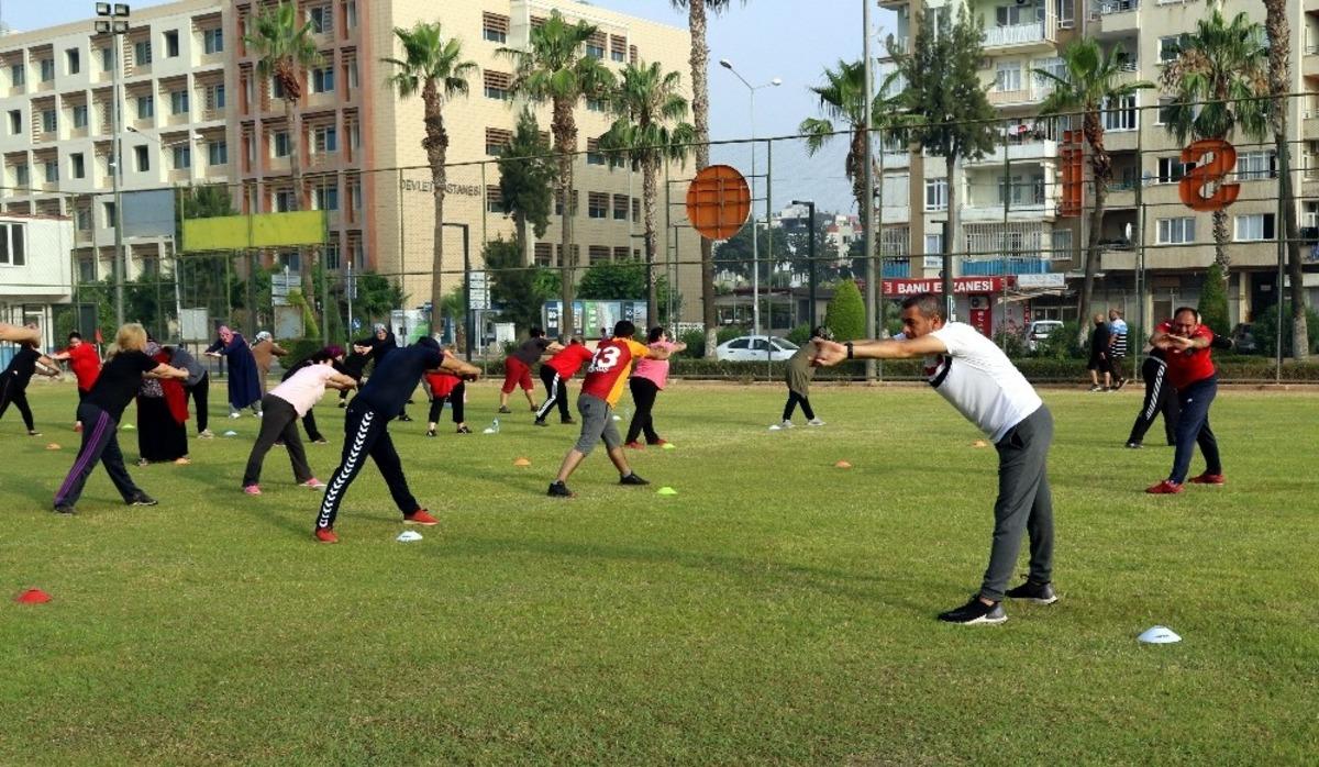 Akdeniz&rsquo;de sağlık i&ccedil;in sabah sporu başladı