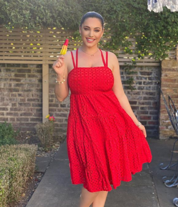 Kelly Brook çıplak masaj keyfini paylaştı! Olay oldu G3