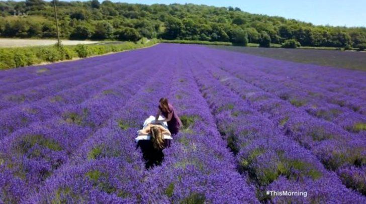 Kelly Brook çıplak masaj keyfini paylaştı! Olay oldu G2