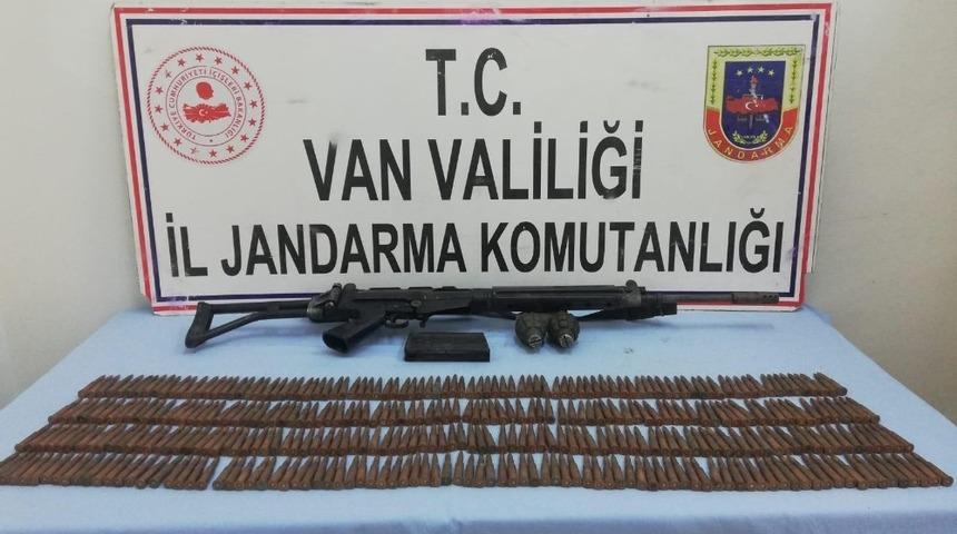 Van&rsquo;da silah ve m&uuml;himmat ele ge&ccedil;irildi