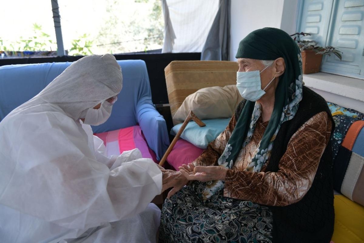 &Ccedil;iğli&rsquo;de evde bakım hizmeti devam ediyor