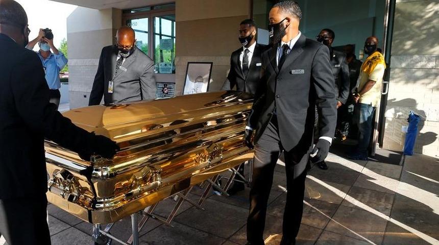 Dünyayı ayağa kaldıran adam altın tabutta taşındı