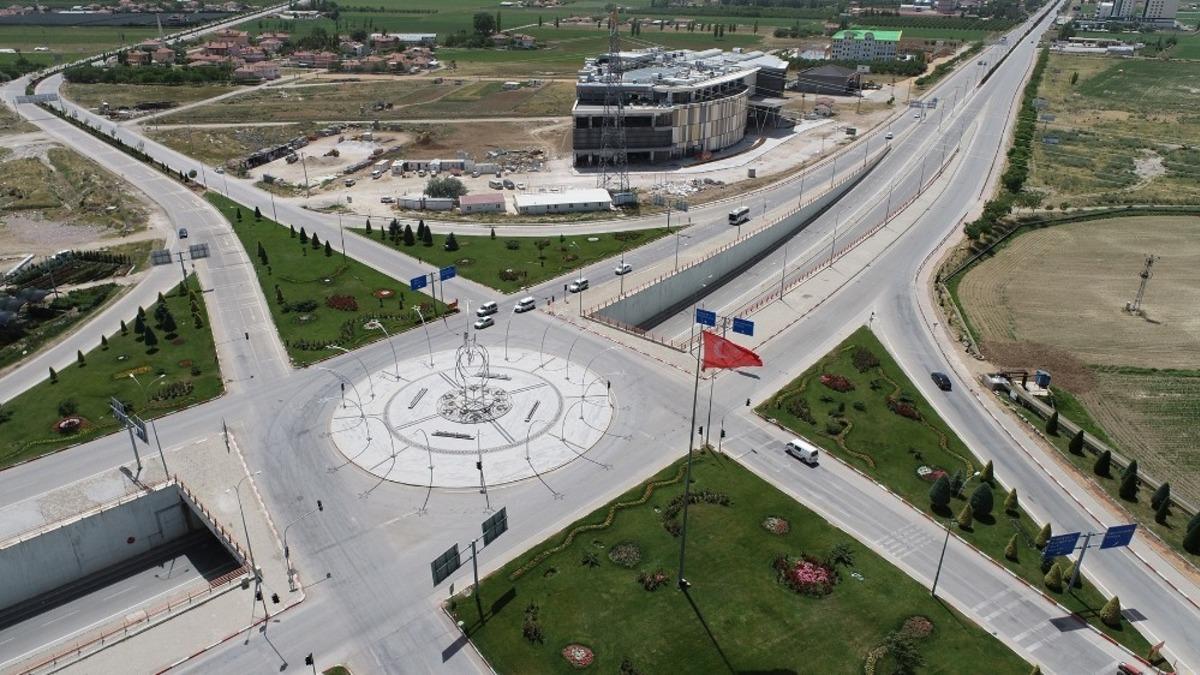 Karaman&rsquo;da kavşaklar daha g&ouml;rsel ve kullanışlı hale getiriliyor