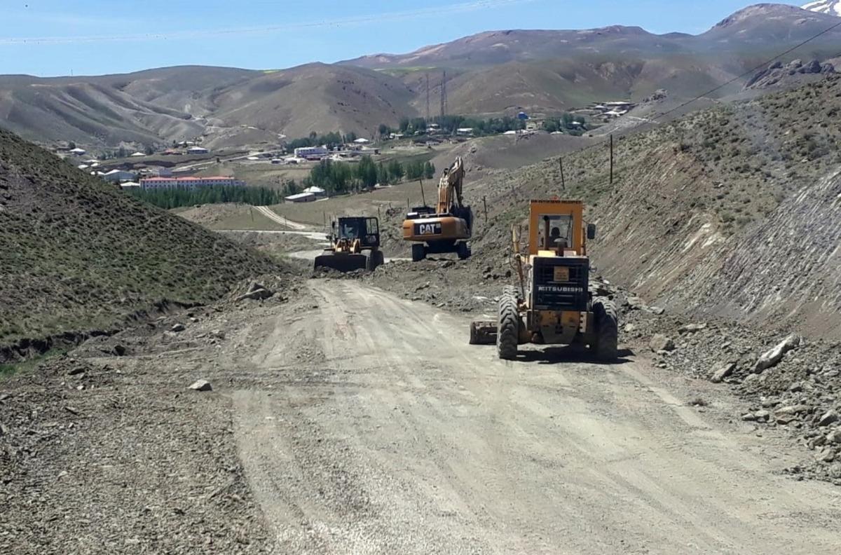 Van B&uuml;y&uuml;kşehir Belediyesinden 13 il&ccedil;ede yol &ccedil;alışması