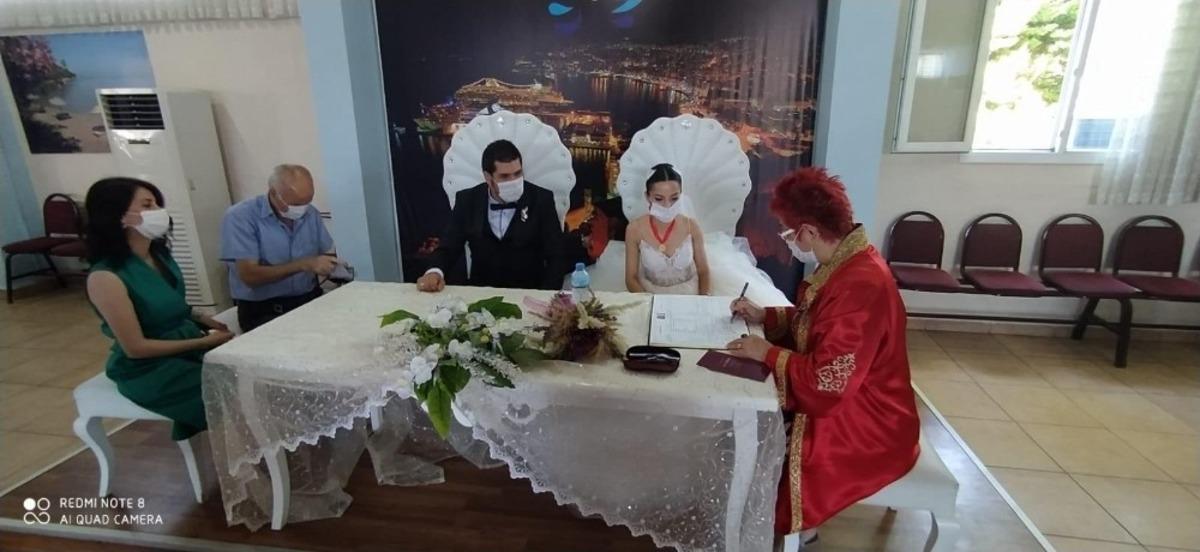 Aşk, vir&uuml;s tanımadı